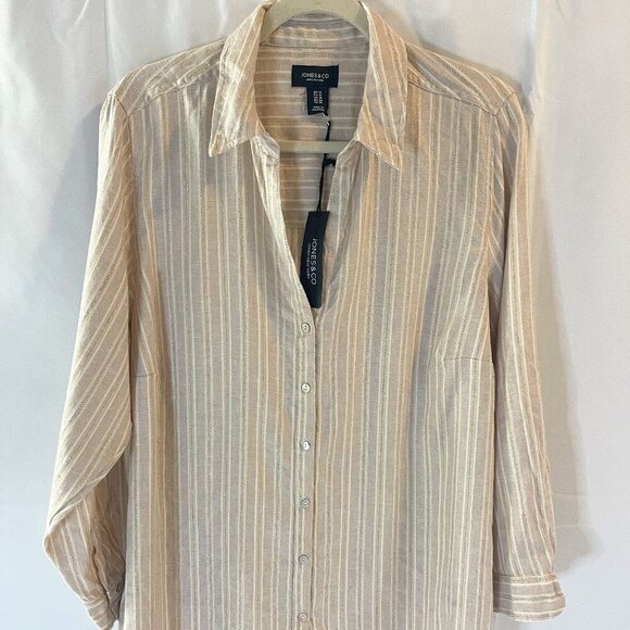 Jones & Co. Tops - Jones & CO. Women's dress shirt with long sleeves size 1X. Made in Indonesia.